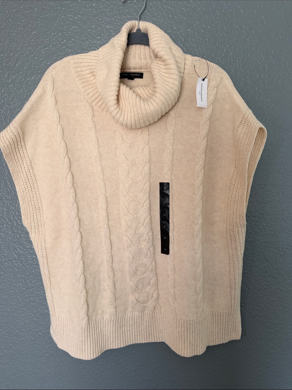 Banana Republic Cream Cable-Knit Turtleneck Poncho size medium